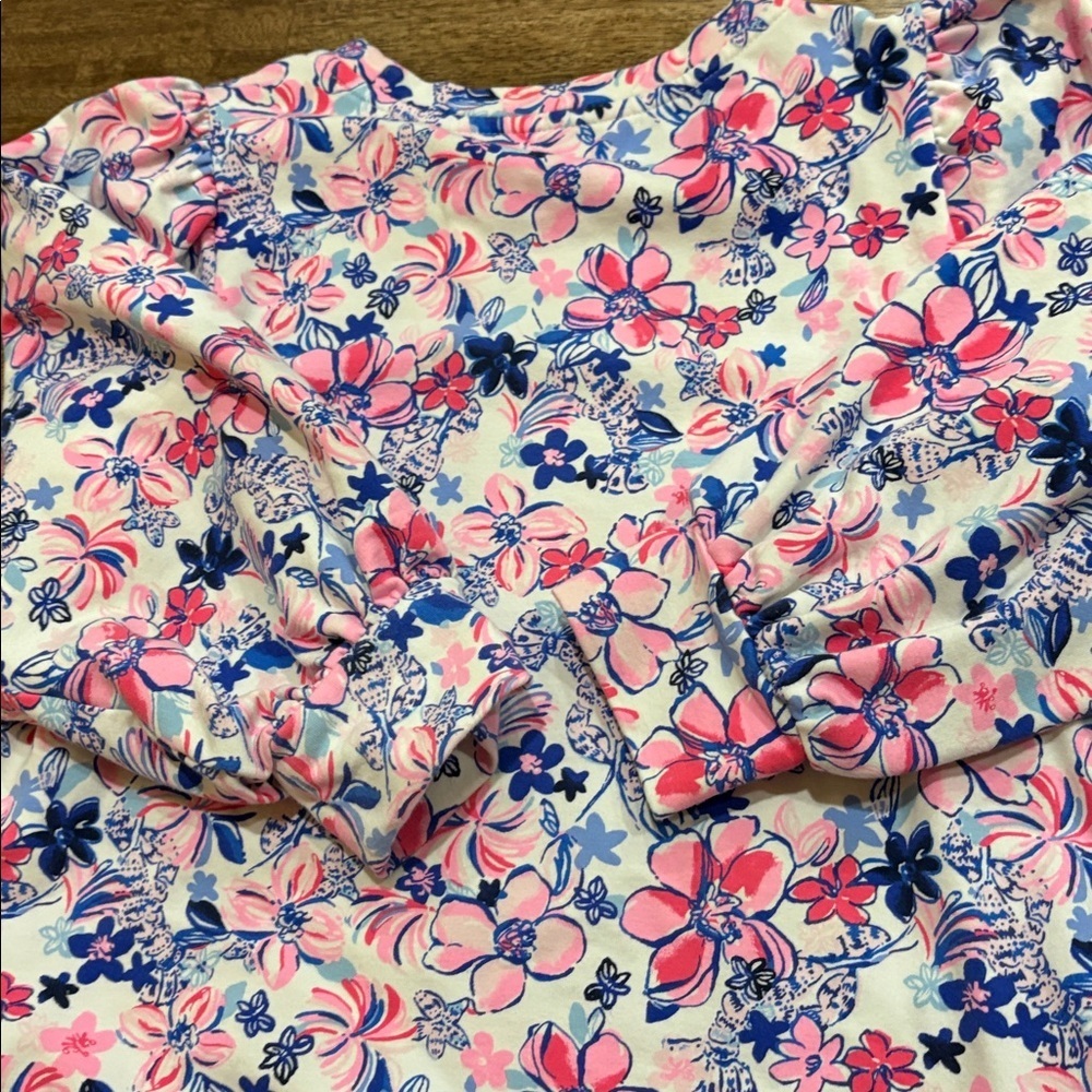Lilly Pulitzer 3/4 Sleeve Sweatshirt size XS. Floral.  Crew neck. Puff sleeves. - Picture 9 of 10